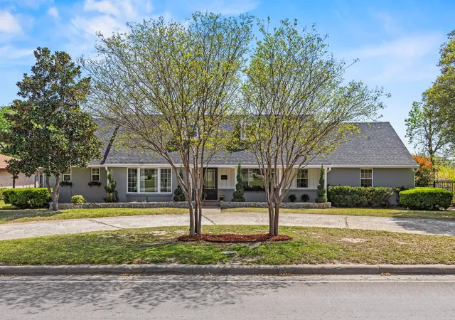 Photo 2 of Single family home for sale at 1636 W Red Bird Ln, Dallas, TX 75232 | MLS# 21216626 | Listing updated on 2026-10-05