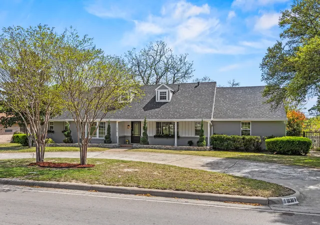 Photo 3 of Single family home for sale at 1636 W Red Bird Ln, Dallas, TX 75232 | MLS# 21216626 | Listing updated on 2026-10-05