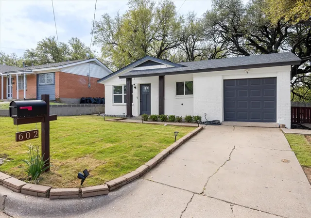 Photo 3 of Single family home for sale at 602 E 4th St, Weatherford, TX 76086 | MLS# 21218491 | Listing updated on 2026-09-13