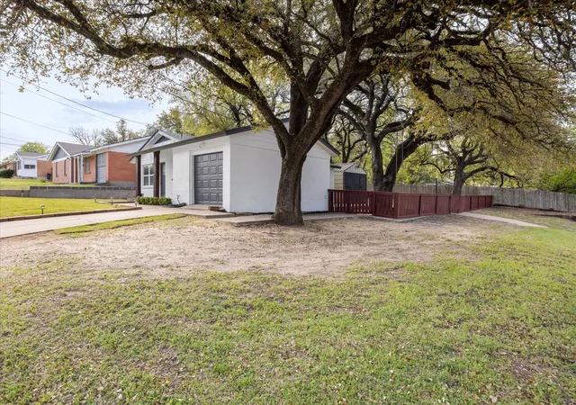 Photo 3 of Single family home for sale at 602 E 4Th St, Weatherford, TX 76086 | MLS# 21218491 | Listing updated on 2026-09-13