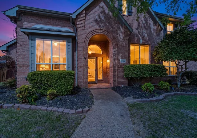 Photo 2 of Single family home for sale at 3905 Lakeside Dr, Rowlett, TX 75088 | MLS# 21218610 | Listing updated on 2026-09-09