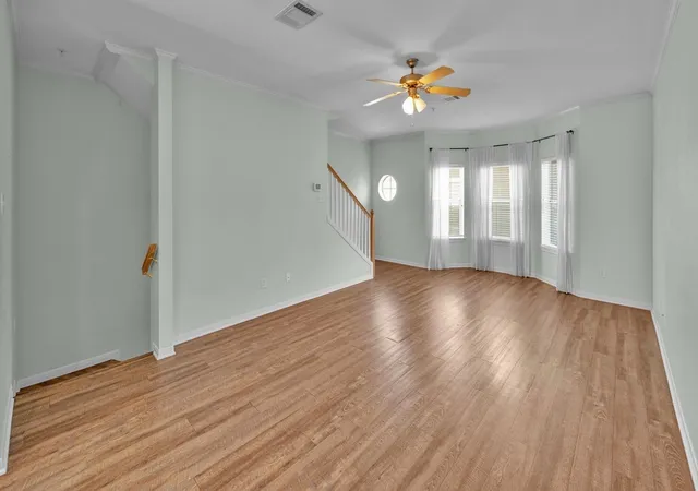 Listing Photo 4 - Condo for sale in building located at 1701 S 12Th St, Waco, TX 76706 - Unit #1204