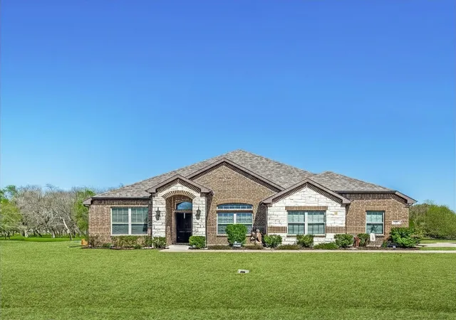 Photo 3 of Single family home for sale at 747 Hickory Ln, Royse City, TX 75189 | MLS# 21216595 | Listing updated on 2026-09-13