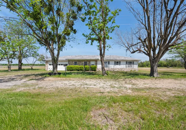 Photo 3 of Single family home for sale at 627 Fm 633, Kerens, TX 75144 | MLS# 21190638 | Listing updated on 2026-09-09