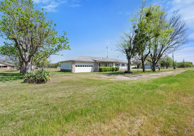 Photo 3 of Single family home for sale at 627 Fm 633, Kerens, TX 75144 | MLS# 21190638 | Listing updated on 2026-10-29