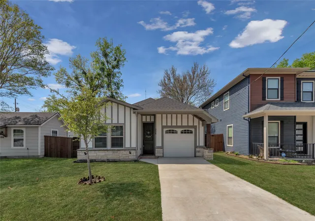 Photo 2 of Sale Pending at 326 S Main St, Cedar Hill, TX 75104 | MLS# 21218179 | Listing updated on 2026-09-07