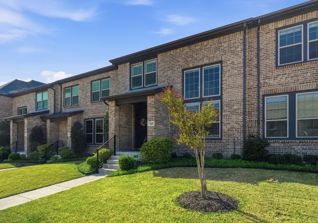 Photo 3 of Sale Pending at 7247 Panicum Dr, Frisco, TX 75033 | MLS# 21217025 | Listing updated on 2026-09-19