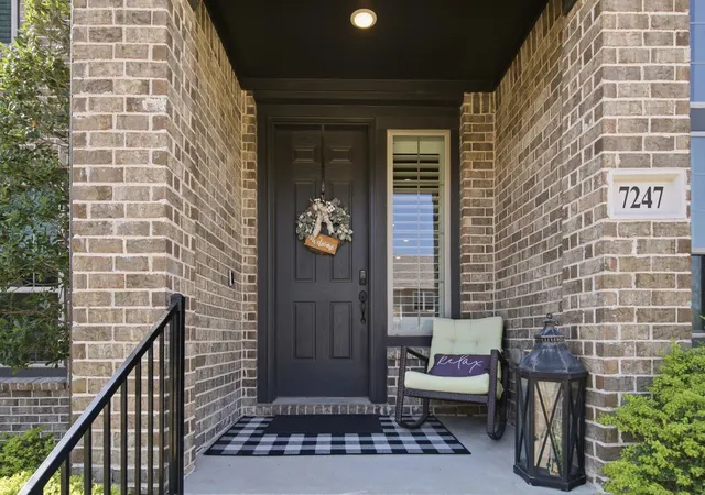 Photo 4 of Sale Pending at 7247 Panicum Dr, Frisco, TX 75033 | MLS# 21217025 | Listing updated on 2026-09-19