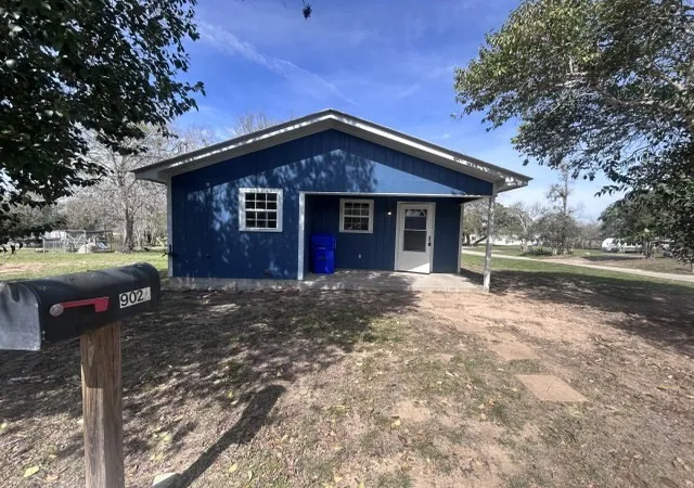 Photo 1 of Sale Pending at 902 Simpson St, Yoakum, TX 77995 | MLS# 21219699 | Listing updated on 2026-10-01
