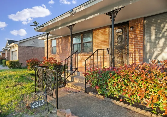 Photo 3 of Sale Pending at 4215 Elk Horn Trl, Dallas, TX 75216 | MLS# 21212084 | Listing updated on 2026-09-08