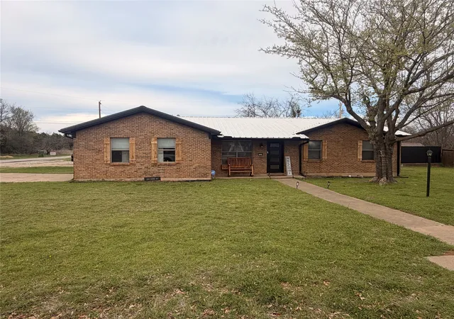 Single family home for sale at 200 33Rd St, Mineral Wells, TX 76067 | MLS# 21219900