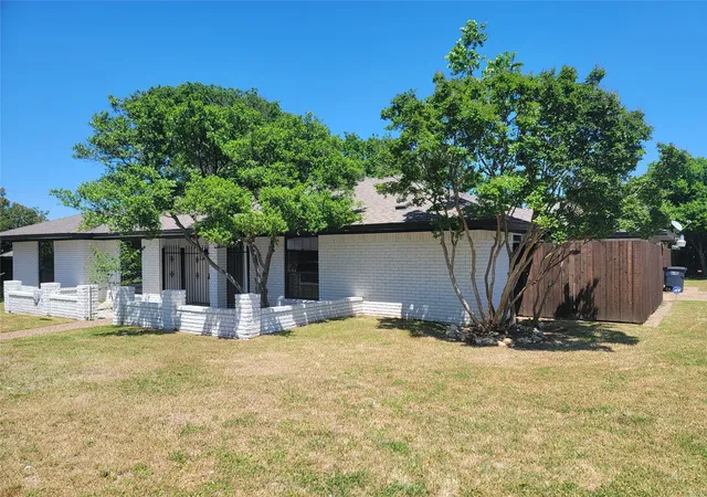Photo 1 of Sale Pending at 4750 Winesanker Wy, Fort Worth, TX 76133 | MLS# 21220131 | Listing updated on 2026-09-14