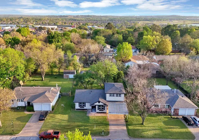 Photo 2 of Single family home for sale at 1213 Walker Dr, Hurst, TX 76053 | MLS# 21220129 | Listing updated on 2026-10-01