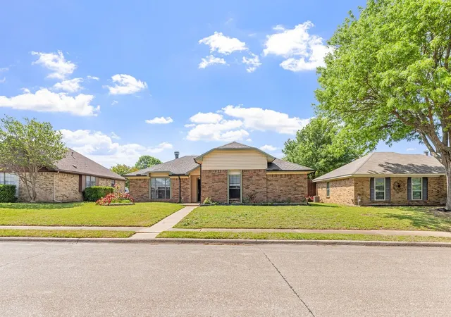 Photo 2 of Single family home for sale at 1304 Petunia Dr, Allen, TX 75002 | MLS# 21219897 | Listing updated on 2026-09-08