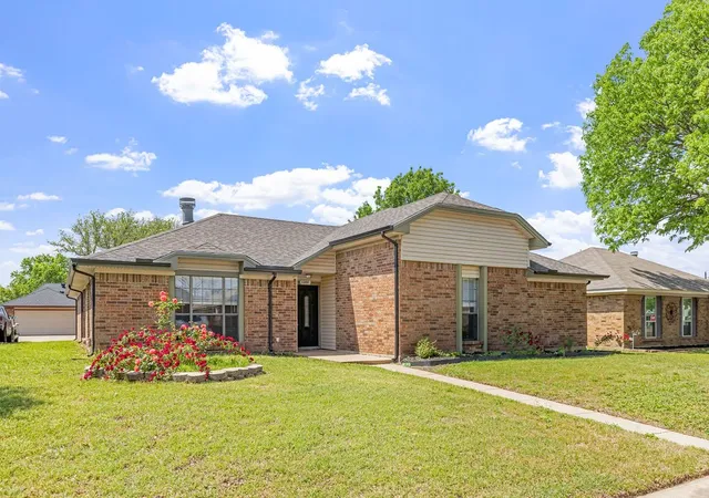Photo 3 of Single family home for sale at 1304 Petunia Dr, Allen, TX 75002 | MLS# 21219897 | Listing updated on 2026-09-08