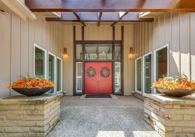 Photo 2 of Single family home for sale at 108 Wellesley Dr, Irving, TX 75062 | MLS# 21186451 | Listing updated on 2026-09-11