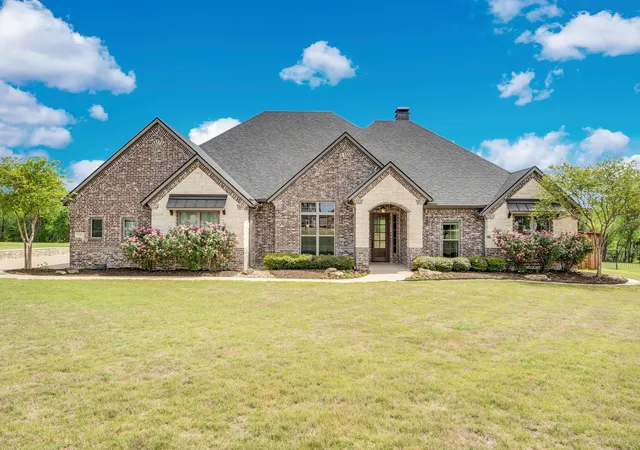 Photo 3 of Single family home for sale at 136 Sullivan Wy, Waxahachie, TX 75167 | MLS# 21214812 | Listing updated on 2026-10-07