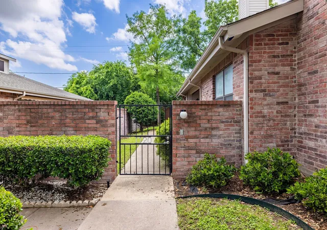 Photo 4 of Sale Pending at 1120 Forest Creek St, Benbrook, TX 76126 | MLS# 21217815 | Listing updated on 2026-09-08