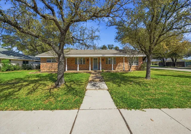 Photo 1 of Single family home for sale at 3311 Peachtree Ln, Pantego, TX 76013 | MLS# 21220510 | Listing updated on 2026-09-09