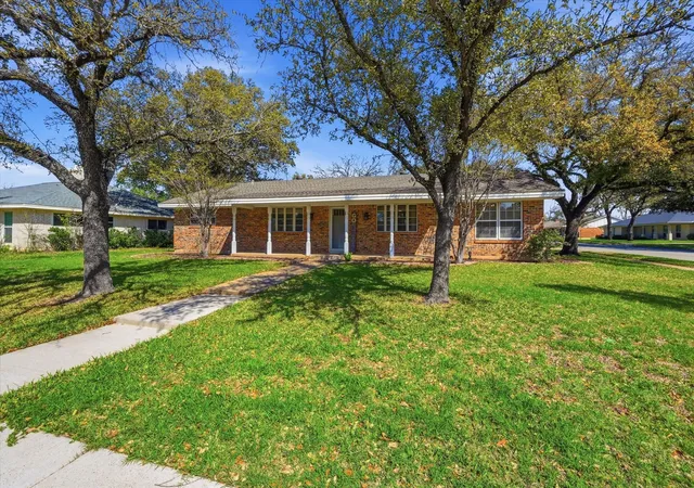 Photo 2 of Single family home for sale at 3311 Peachtree Ln, Pantego, TX 76013 | MLS# 21220510 | Listing updated on 2026-09-09