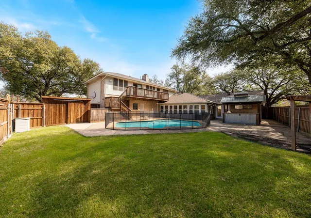 Photo 3 of Sale Pending at 501 Tanglewood Dr S, Irving, TX 75061 | MLS# 21218357 | Listing updated on 2026-07-29