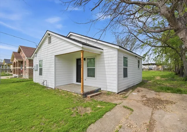 Photo 1 of Single family home for sale at 2803 Ross Ave, Waco, TX 76711 | MLS# 21220297 | Listing updated on 2026-09-09