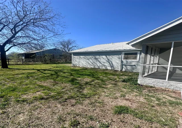 Photo 3 of Single family home for sale at 302 W Ripley St, Coleman, TX 76834 | MLS# 21220786 | Listing updated on 2026-09-21