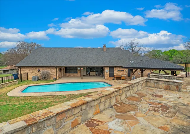 Photo 3 of Single family home for sale at 5840 Crystal Dr, Midlothian, TX 76065 | MLS# 21219899 | Listing updated on 2026-10-07