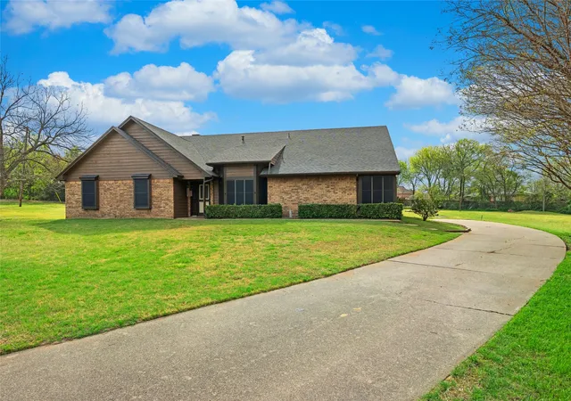 Photo 2 of Single family home for sale at 5840 Crystal Dr, Midlothian, TX 76065 | MLS# 21219899 | Listing updated on 2026-10-07