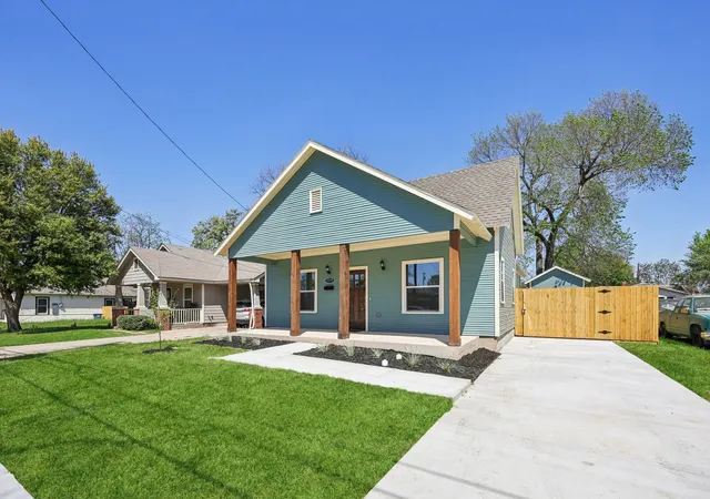 Photo 2 of Single family home for sale at 3514 Dunbar St, Dallas, TX 75215 | MLS# 21220561 | Listing updated on 2026-09-07