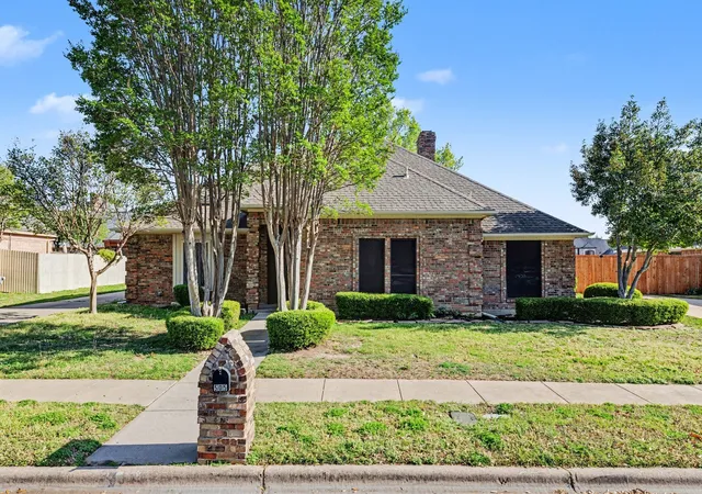 Photo 1 of Single family home for sale at 505 Springhill Dr, Hurst, TX 76054 | MLS# 21221506 | Listing updated on 2026-09-15