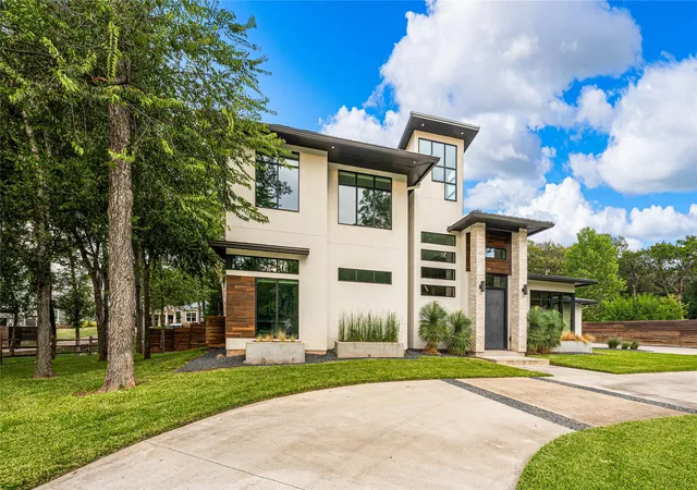 Photo 2 of Sale Pending at 3317 Edward Dr, Waco, TX 76708 | MLS# 21221566 | Listing updated on 2026-07-31