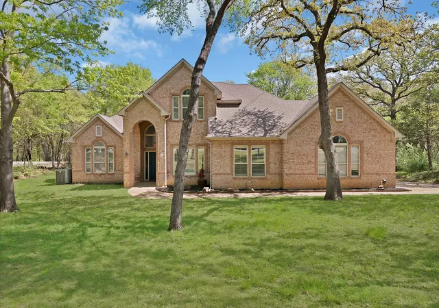 Photo 2 of Sale Pending at 621 Diamond Point Dr, Little Elm, TX 75068 | MLS# 21210456 | Listing updated on 2026-07-31
