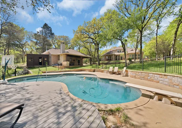 Photo 3 of Sale Pending at 621 Diamond Point Dr, Little Elm, TX 75068 | MLS# 21210456 | Listing updated on 2026-07-31