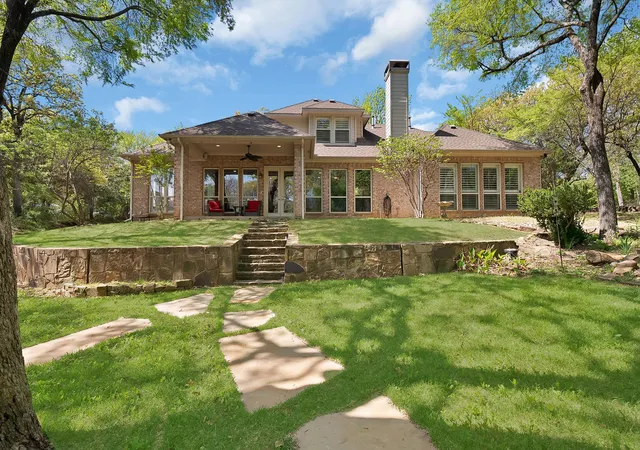 Photo 3 of Sale Pending at 621 Diamond Point Dr, Little Elm, TX 75068 | MLS# 21210456 | Listing updated on 2026-07-31