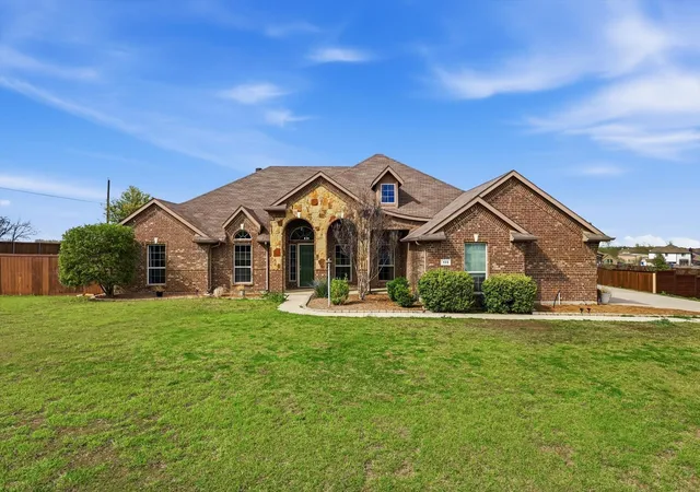 Photo 1 of Single family home for sale at 105 Devonshire Dr, Waxahachie, TX 75167 | MLS# 21220474 | Listing updated on 2026-10-02