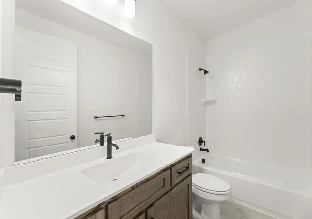 Photo 4 of Single family home for sale at 1733 Hillside Stroll Dr, Lavon, TX 75166 | MLS# 21222065 | Listing updated on 2026-09-23