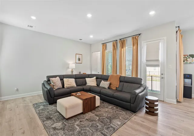 Photo 4 of Single family home for sale at 7216 Palisades Dr, Rowlett, TX 75088 | MLS# 21219734 | Listing updated on 2026-09-11