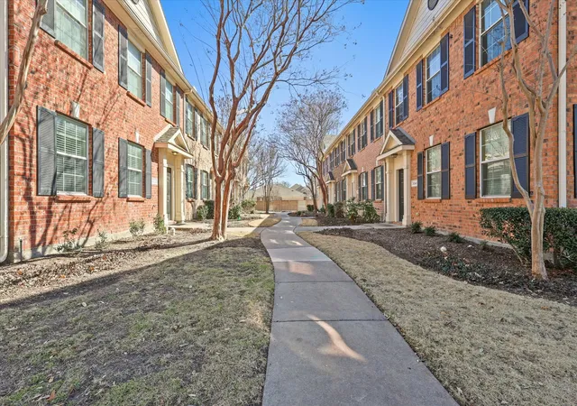 Photo 2 of Sale Pending at 3025 Stone Forest Cir, Mc Kinney, TX 75070 | MLS# 21222220 | Listing updated on 2026-09-10
