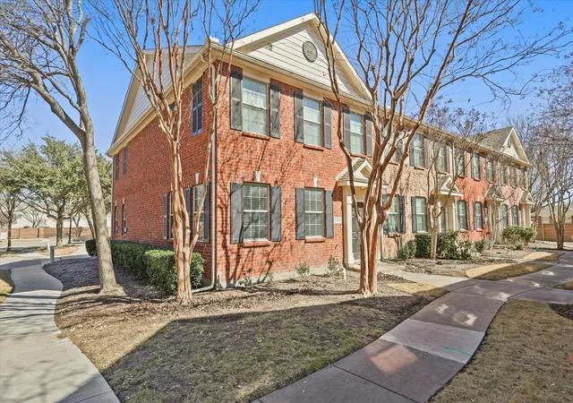 Photo 3 of Sale Pending at 3025 Stone Forest Cir, Mc Kinney, TX 75070 | MLS# 21222220 | Listing updated on 2026-09-10