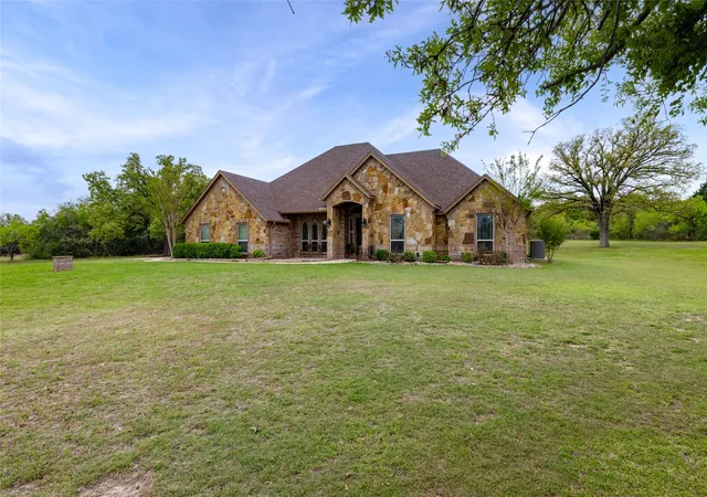 Photo 3 of Single family home for sale at 208 Ellis Creek Dr, Weatherford, TX 76085 | MLS# 21222387 | Listing updated on 2026-09-09
