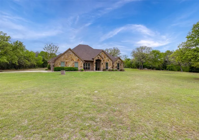 Photo 3 of Single family home for sale at 208 Ellis Creek Dr, Weatherford, TX 76085 | MLS# 21222387 | Listing updated on 2026-09-09