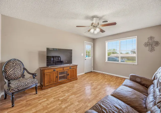 Photo 4 of Single family home for sale at 925 N Kirk St, Hico, TX 76457 | MLS# 21218903 | Listing updated on 2026-09-14