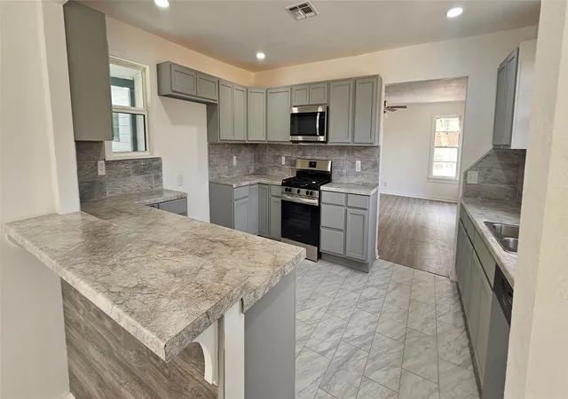 Photo 4 of Single family home for sale at 5905 Jefferson Paige Rd, Shreveport, LA 71119 | MLS# 21222880 | Listing updated on 2026-09-14