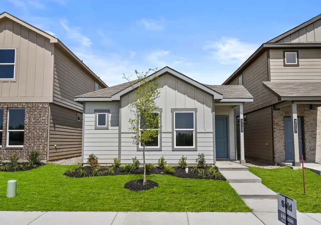 Photo 2 of Single family home for sale at 3113 Maple Orchard Ln, Fort Worth, TX 76140 | MLS# 21222998 | Listing updated on 2026-09-09