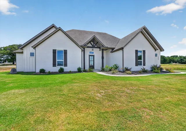 Photo 1 of Sale Pending at 1005 Ronnie Ct, Springtown, TX 76082 | MLS# 21223047 | Listing updated on 2026-09-13