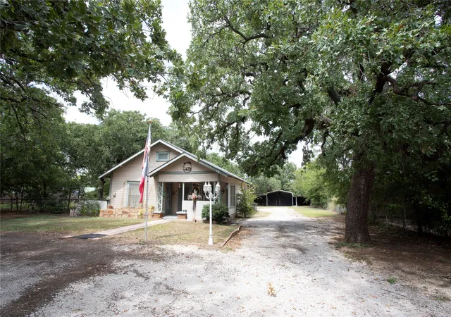 Photo 2 of Single family home for sale at 1311 Loving Hwy, Graham, TX 76450 | MLS# 21223078 | Listing updated on 2026-10-03