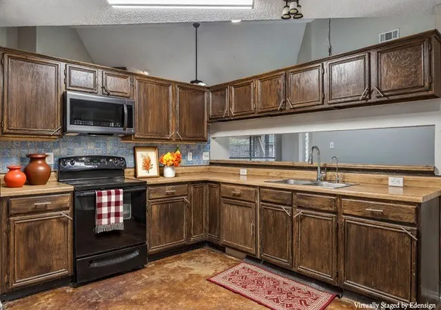 Photo 3 of Sale Pending at 2221 Brookside Dr, Rowlett, TX 75088 | MLS# 21222458 | Listing updated on 2026-09-08