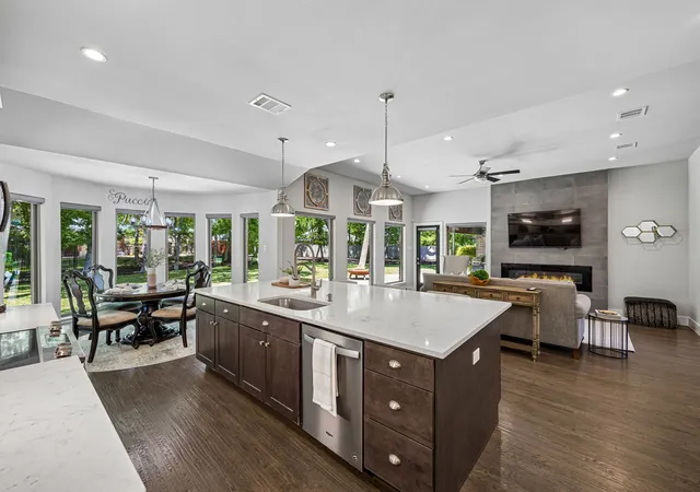 Photo 3 of Single family home for sale at 732 Creek Valley Ct, Allen, TX 75002 | MLS# 21223408 | Listing updated on 2026-09-11