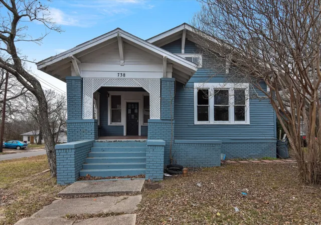 Single family home for sale at 738 Sw 1St St, Paris, TX 75460 | MLS# 21223447
